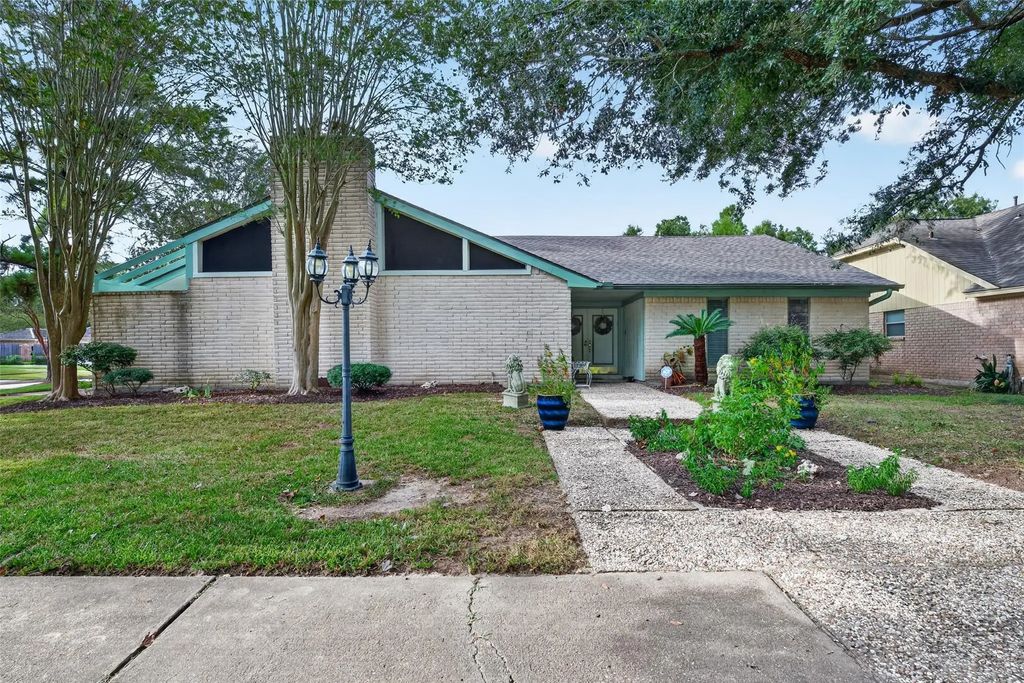 16403 Glenshannon Drive, Houston
