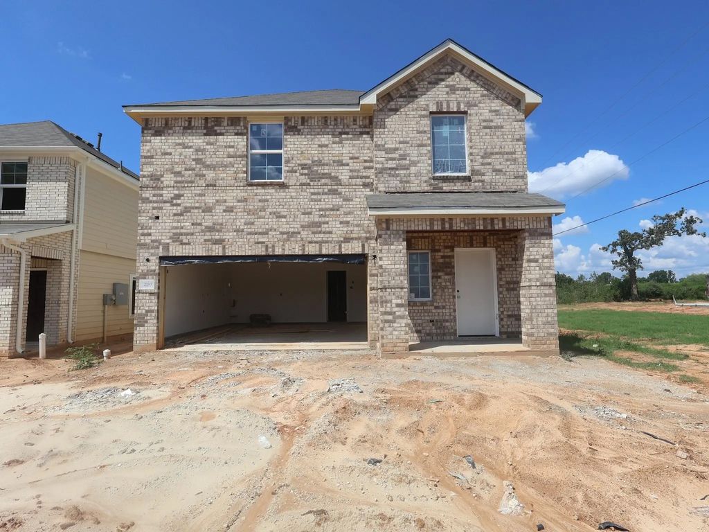 220 Hazy Pines Lane, Willis