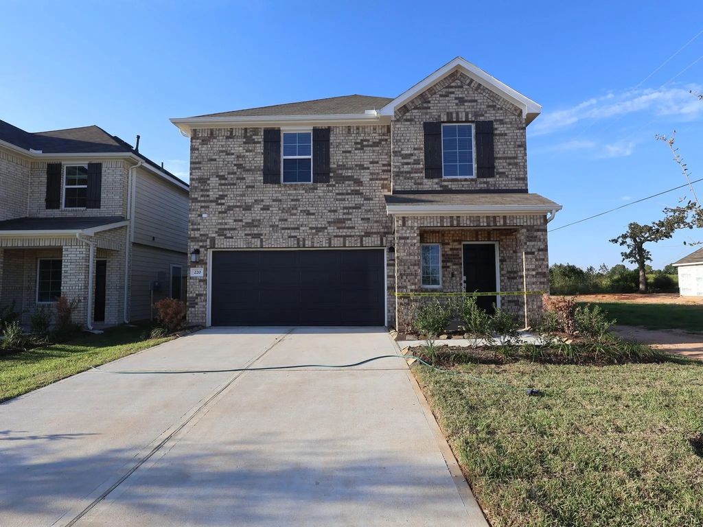 220 Hazy Pines Lane, Willis