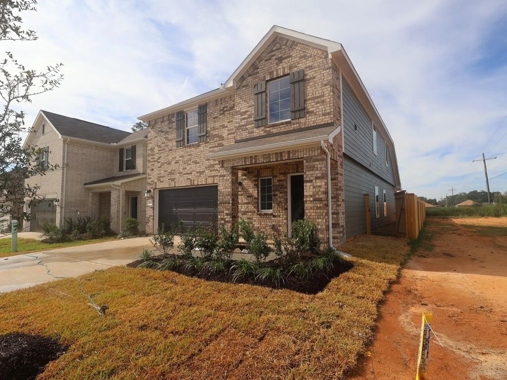 220 Hazy Pines Lane, Willis