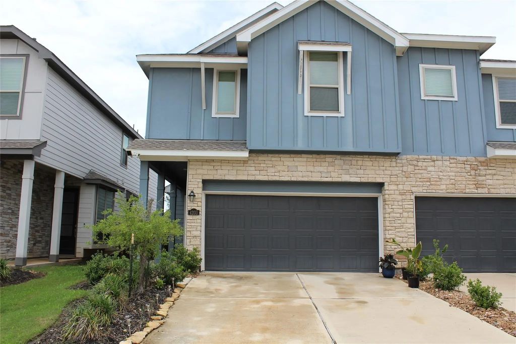 4203 Champlain Way, Iowa Colony