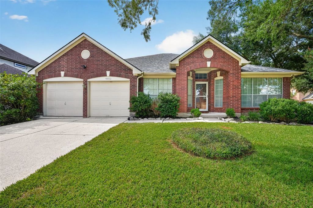 4802 Widerop Lane, Friendswood