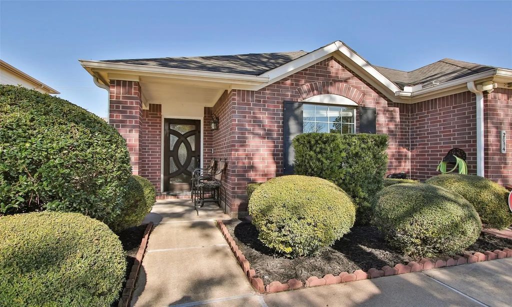 2014 Grand Park Drive, Missouri City