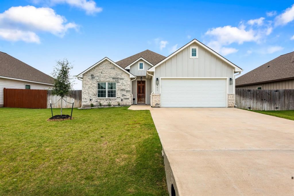 401 Brazos Bend, Snook