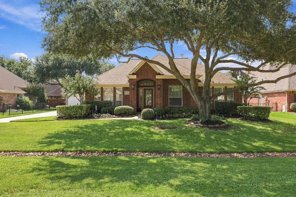 33211 Woodton Court, Weston Lakes