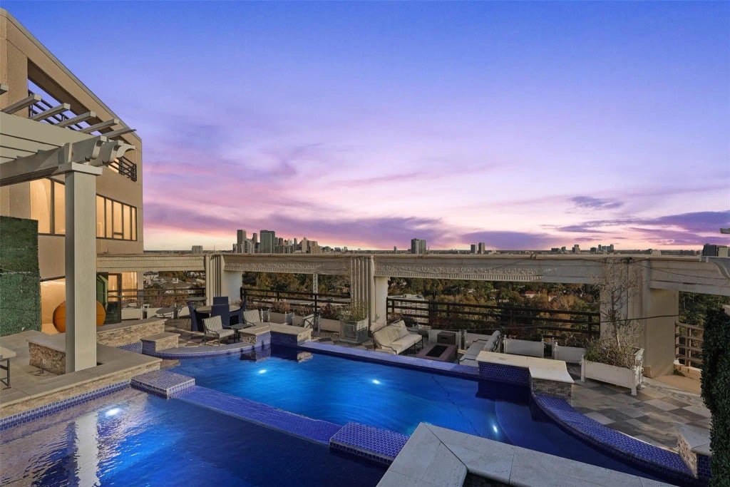 101 Westcott Street 2001, Houston