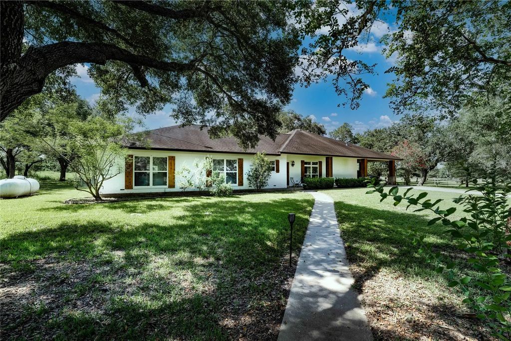 1054 County Road 156, Columbus
