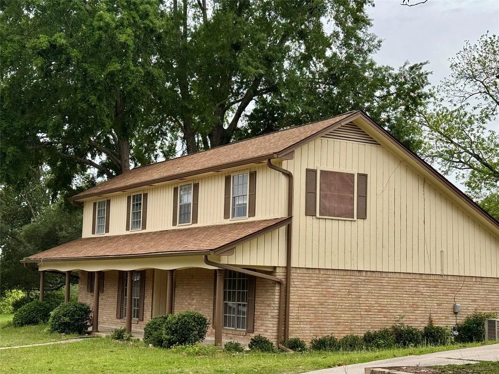 1221 Green Briar Drive, Huntsville