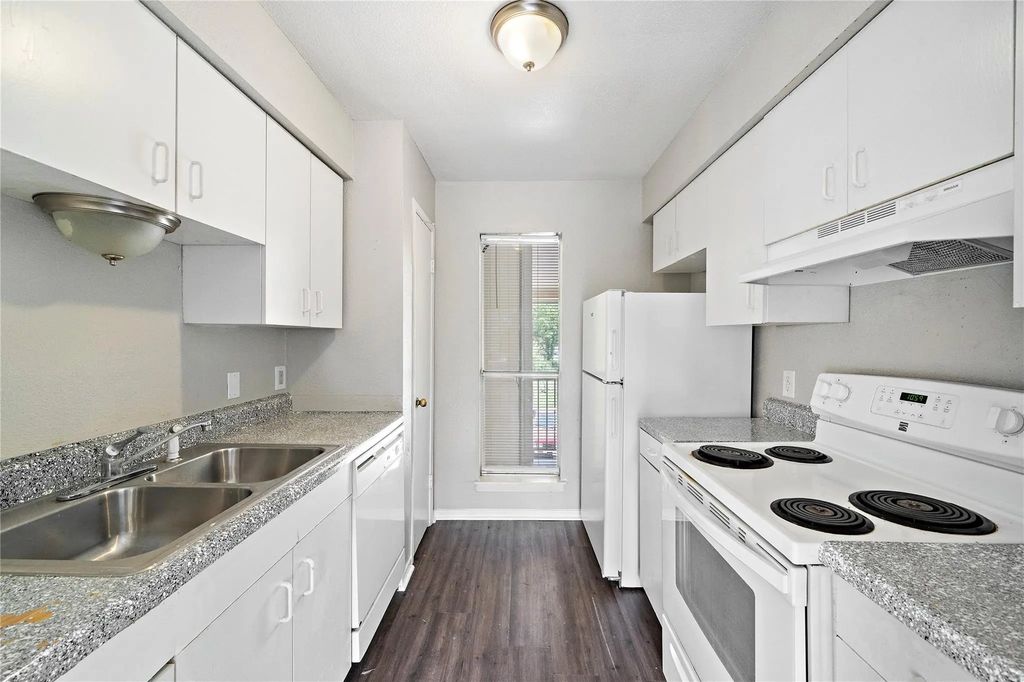 2202 16th Avenue N 4, Texas City