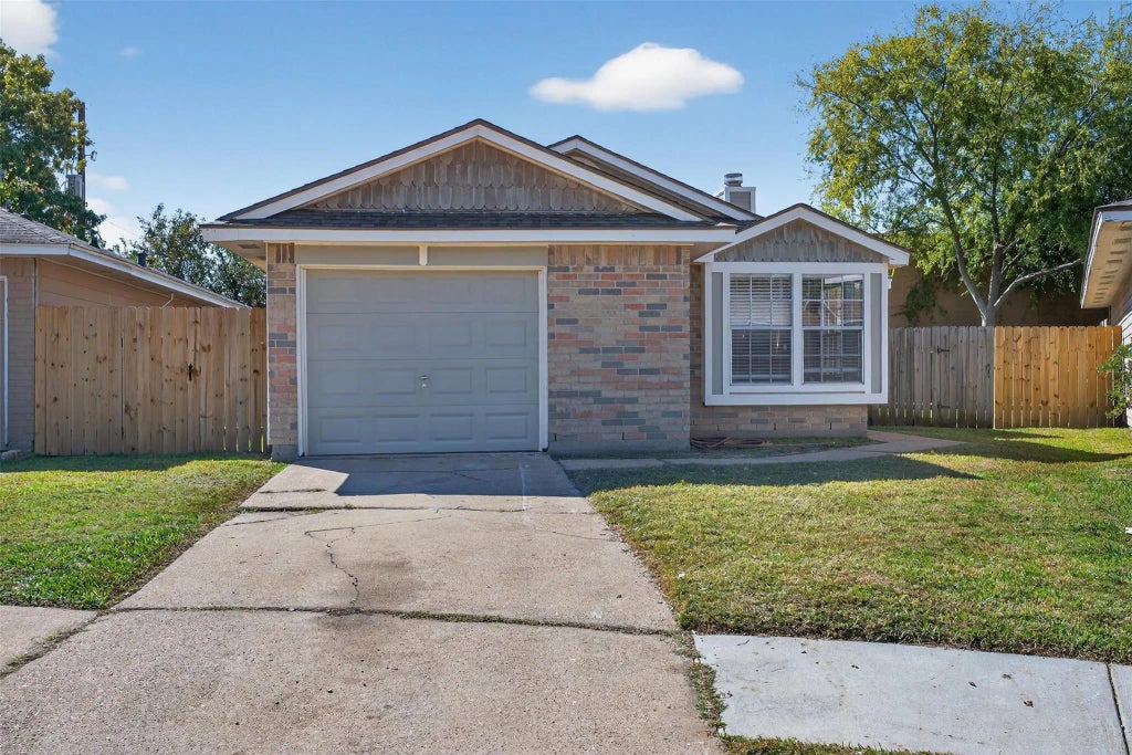 9451 Rippling Fields Drive, Houston