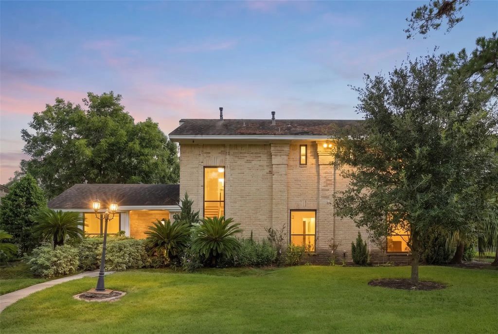 2711 Williamsburg Drive, Dickinson