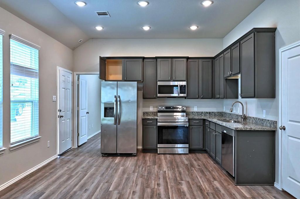 11552 Persimmon Street, Willis