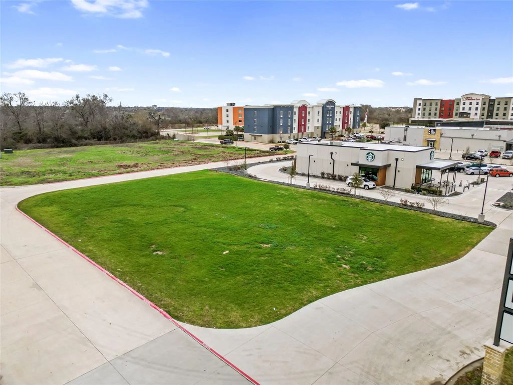 3047 University Drive E, Bryan
