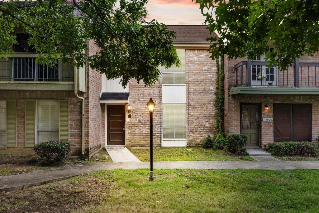 4711 Indian Trail 4, Baytown