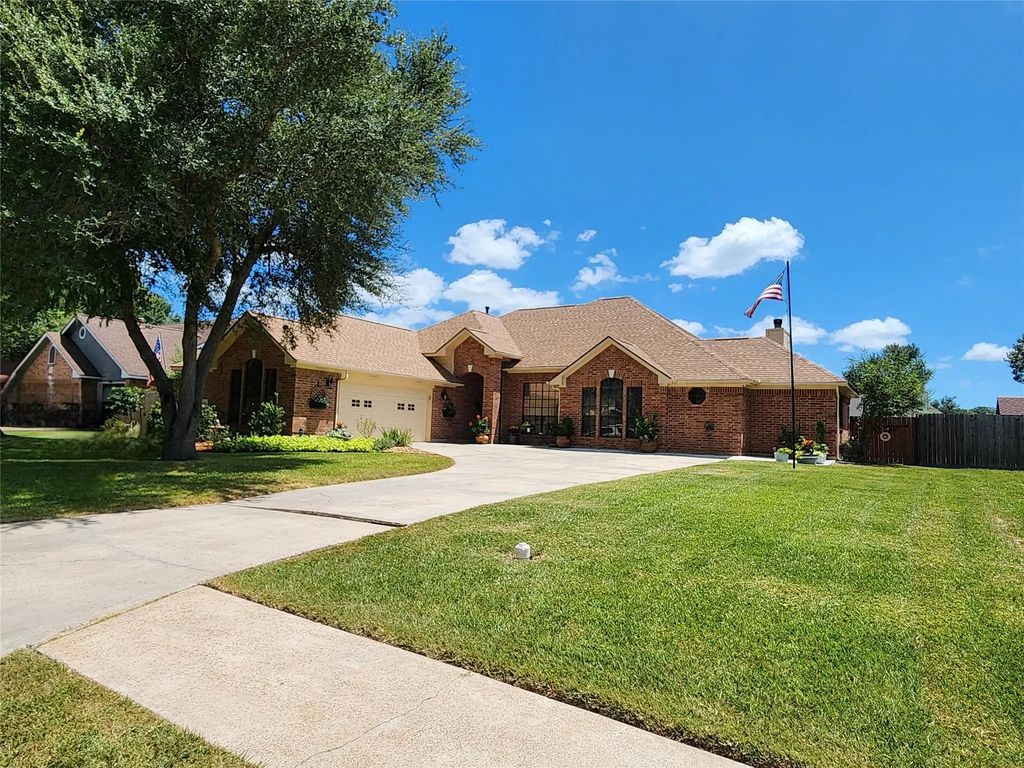 104 Portulaca Street, Lake Jackson
