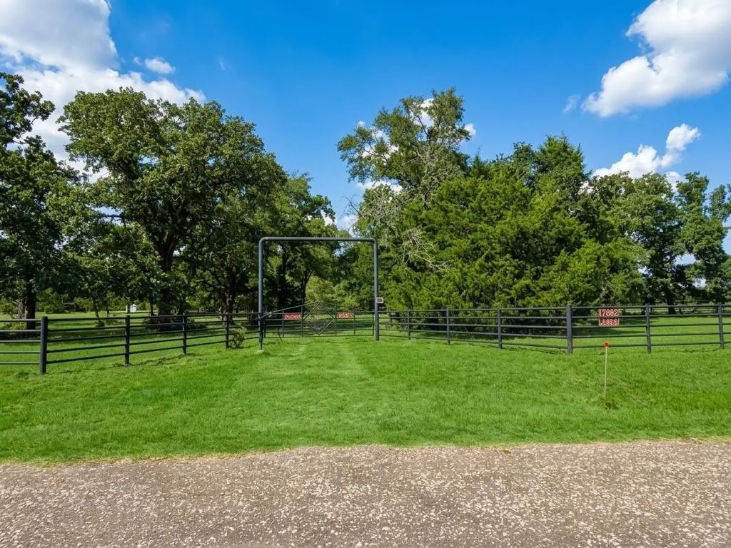 17882 County Road 431, Marquez