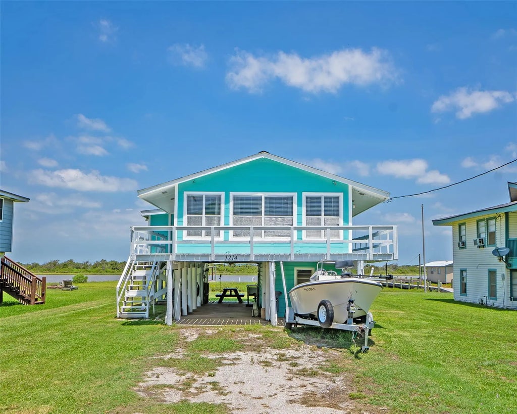 1214 County Road 201, Sargent