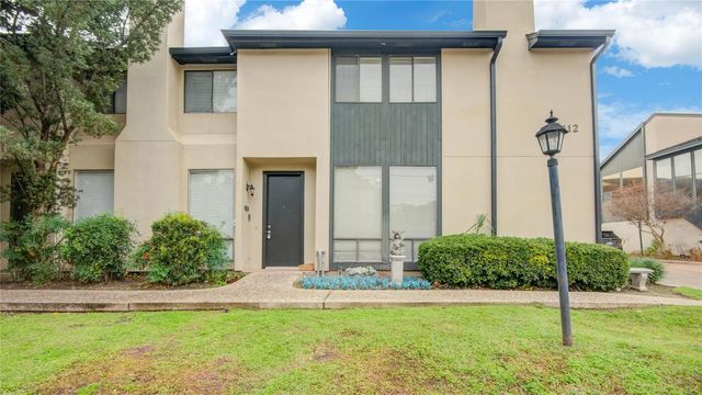1112 Bering Drive 68, Houston