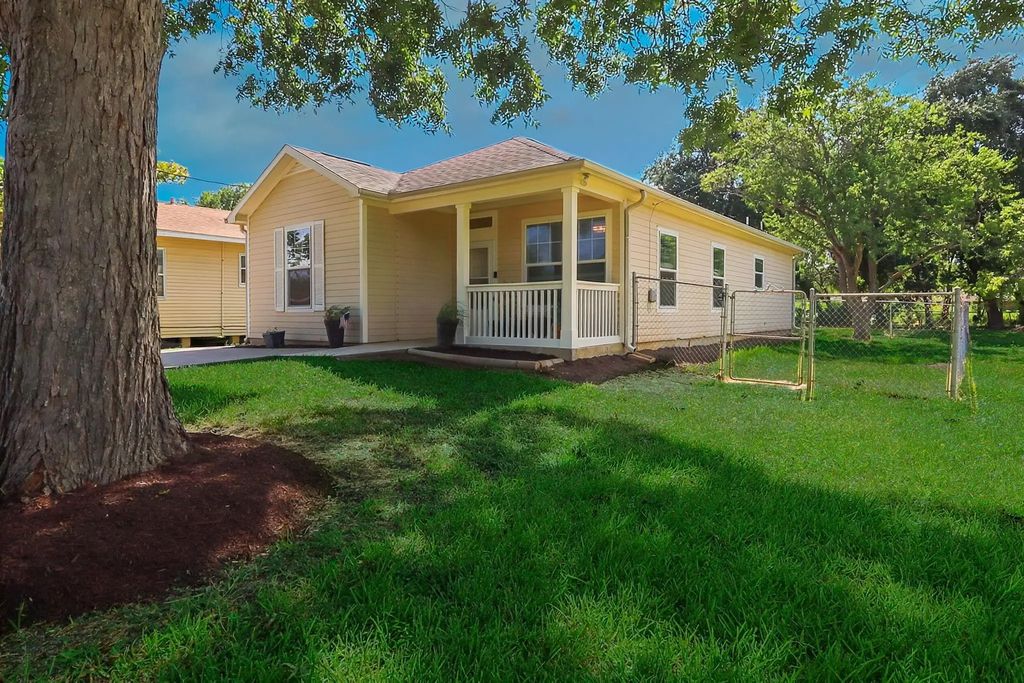 203 3rd Street N, Texas City