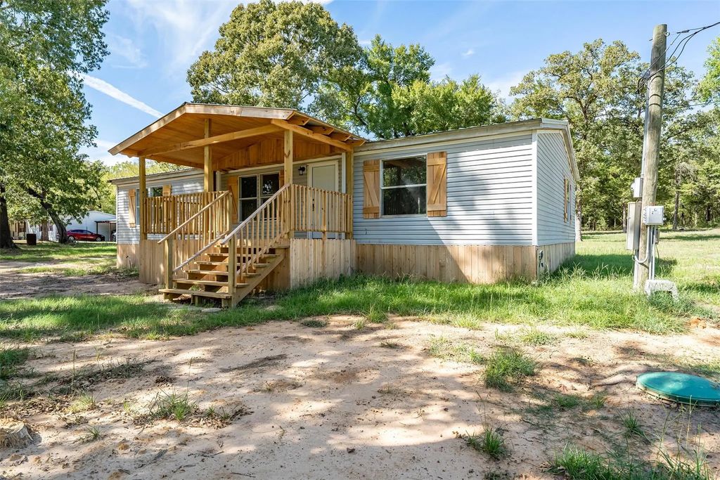 180 County Road 4251, Palestine