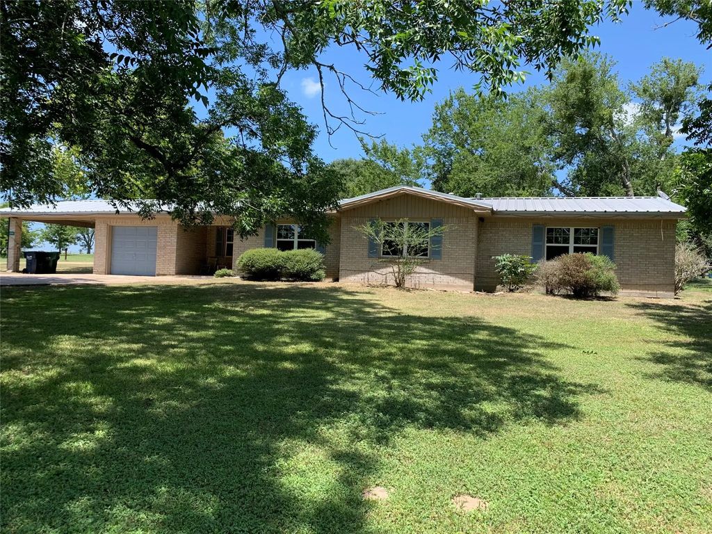340 Westwood Ln, Brenham