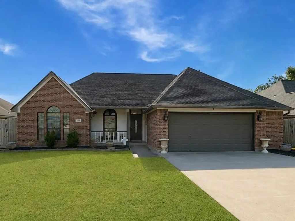 205 Madison Avenue, Clute