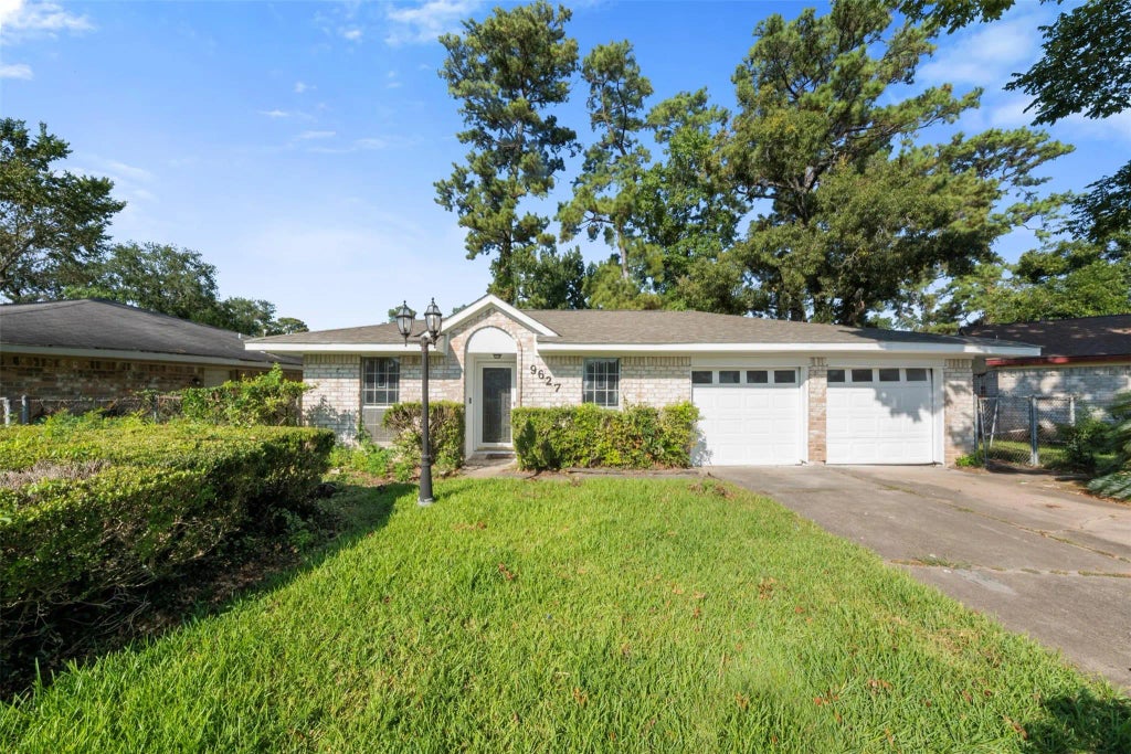 9627 Glenwood Forest Drive, Houston