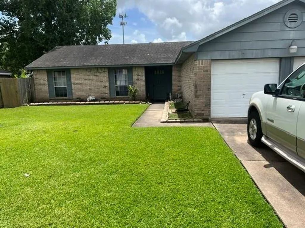 2902 Plymouth Colony Drive, Webster