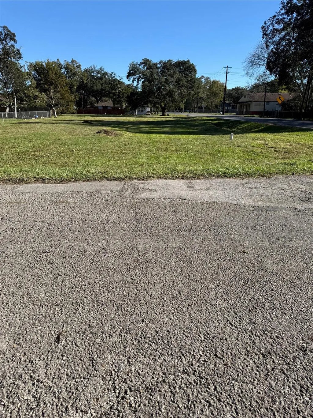 409 E 2nd Street, Sweeny