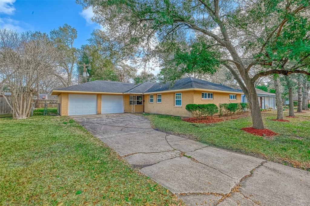 6130 Shadow Crest Street, Houston
