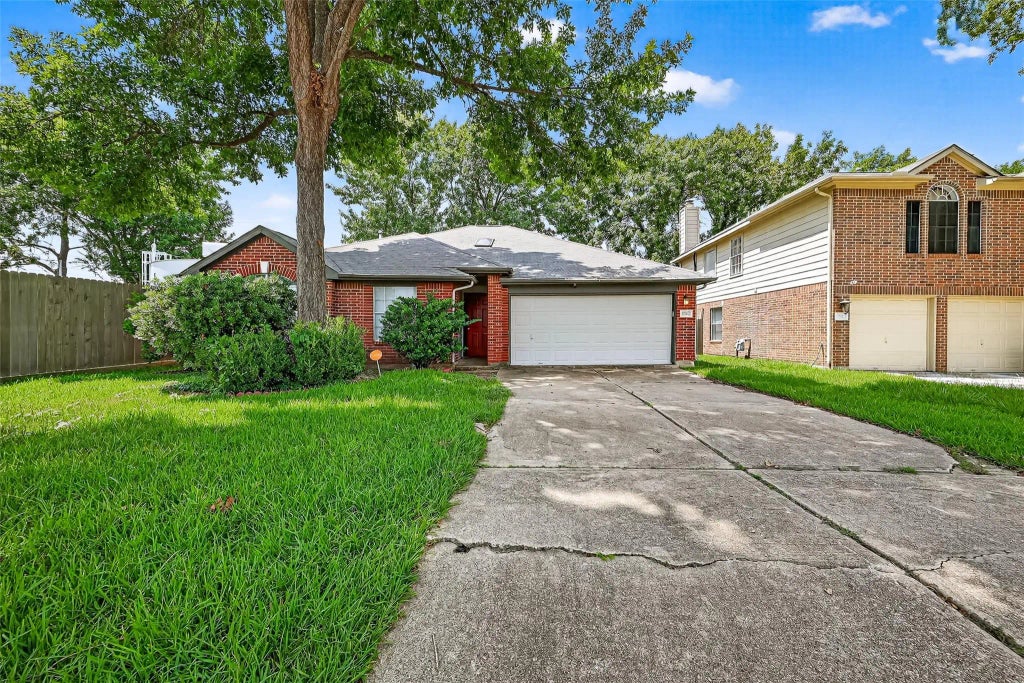 17162 Summer Hollow Drive, Sugar Land
