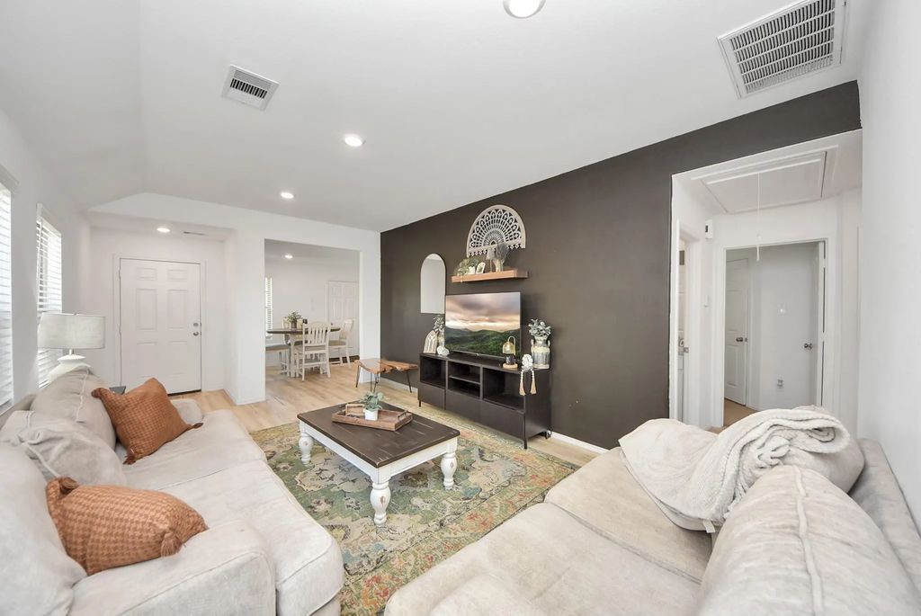 8611 River Crest Drive, Baytown