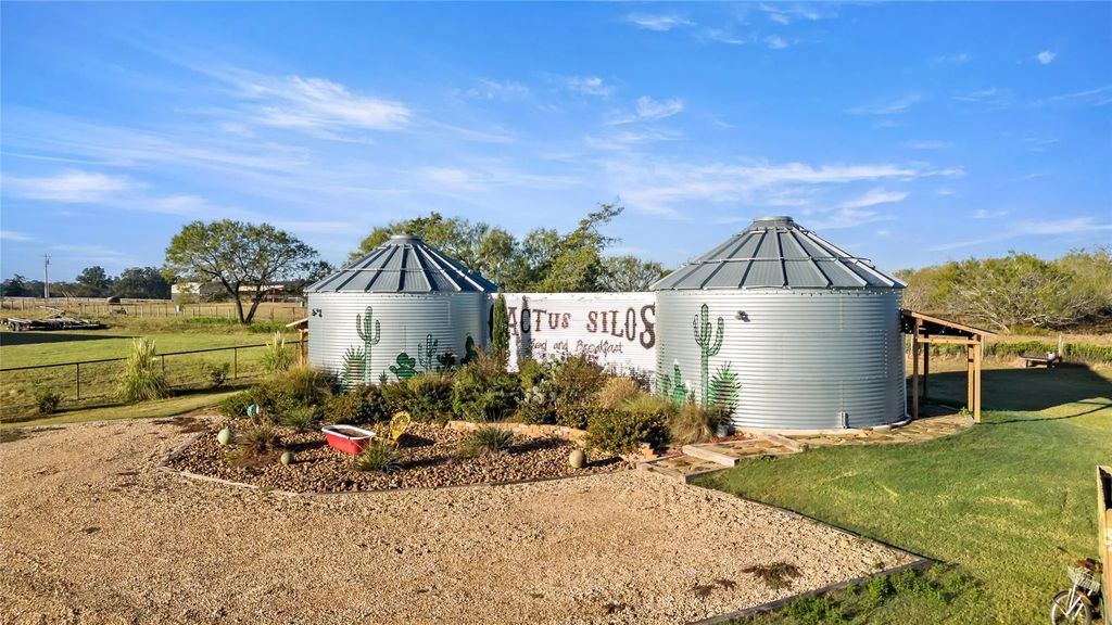26759 N Hwy 90, Bedias