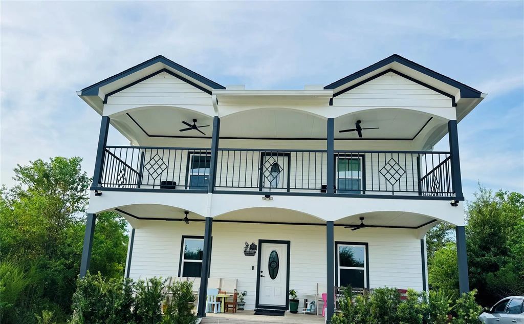 1728 County Road 5830, Cleveland