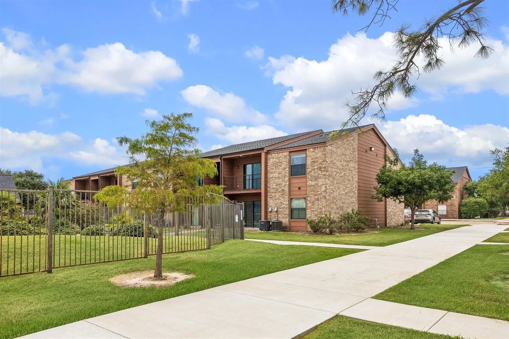 904 University Oaks Boulevard 118, College Station