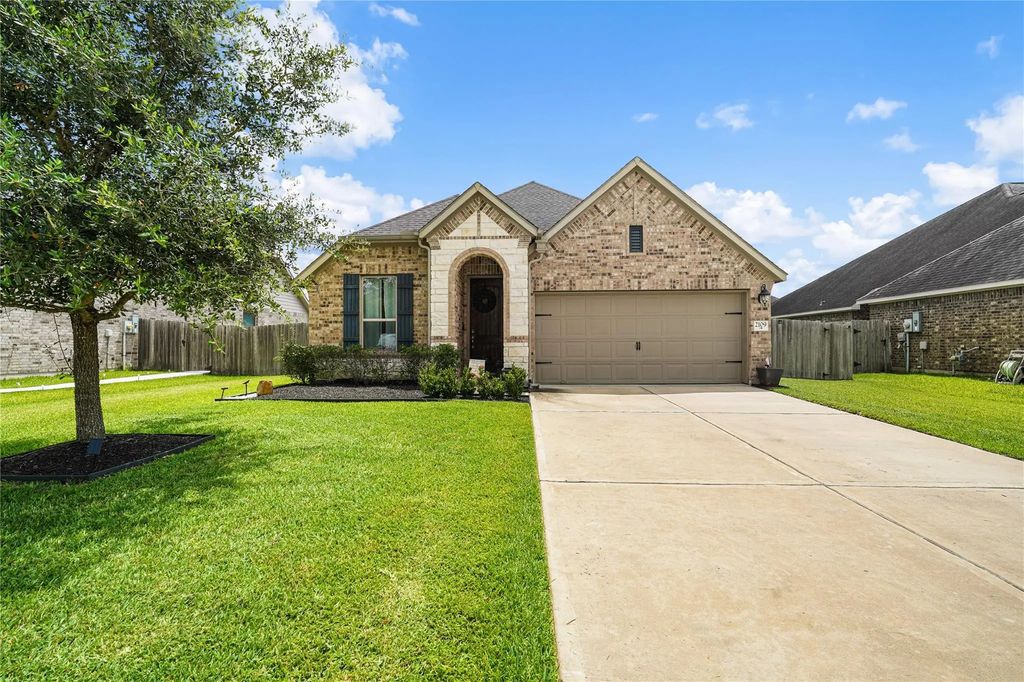 2109 Hickory Valley Court, Pearland