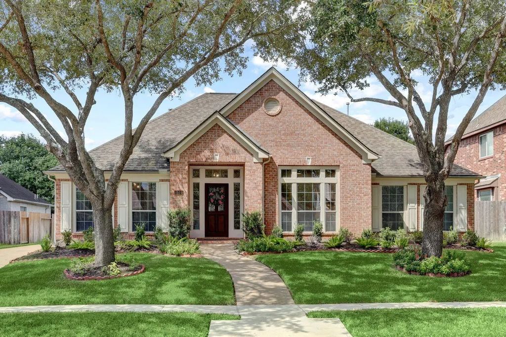 1515 Thunder Lake Lane, Sugar Land