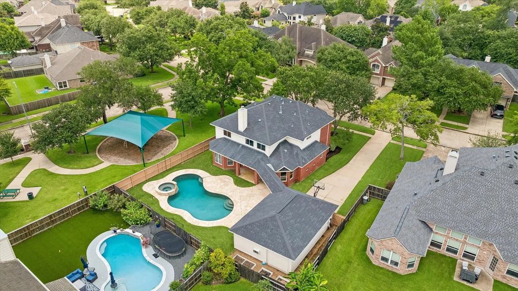 1331 Shady Bend Drive, Sugar Land
