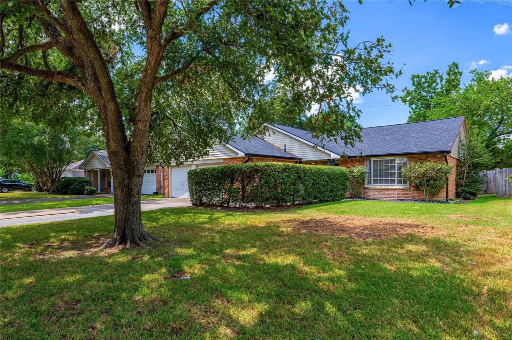 10714 Hillcroft Avenue, Houston