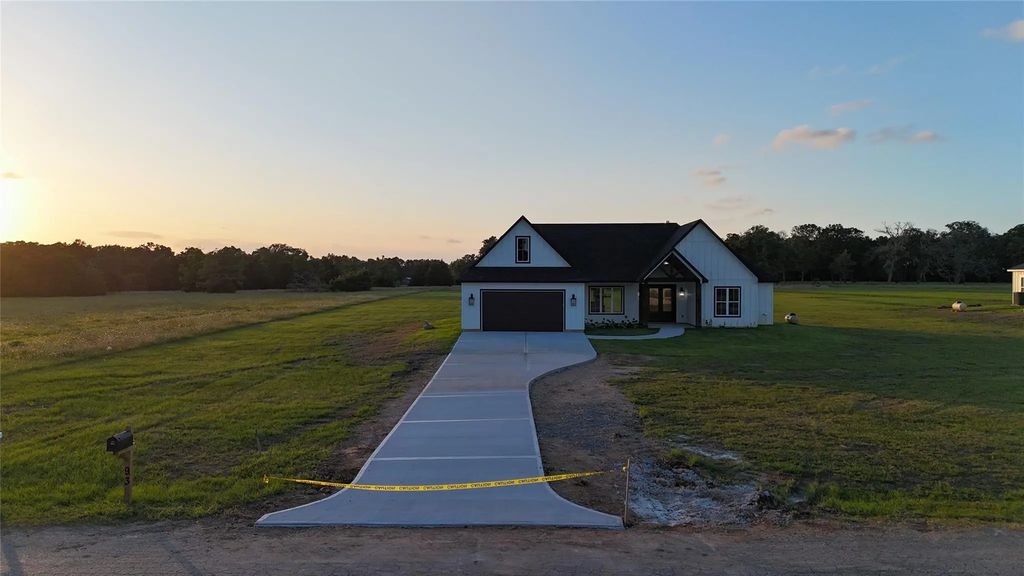 93 Long Horn Loop, New Waverly