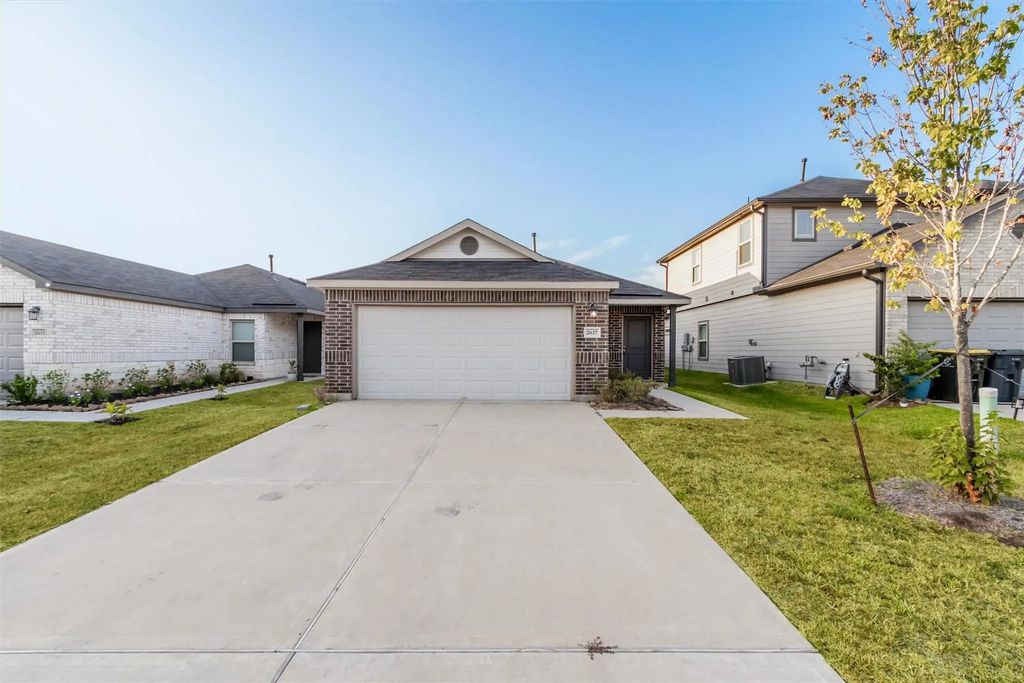 2637 Shady Cedar Court, Conroe