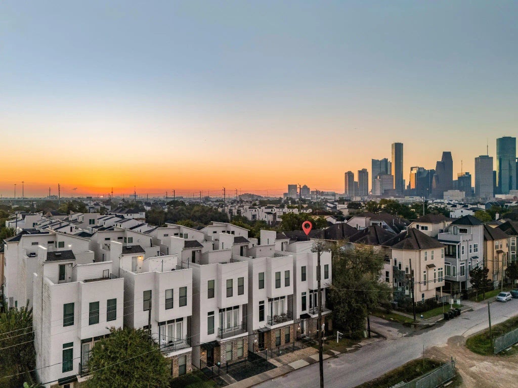 2102 Sabine Street, Houston