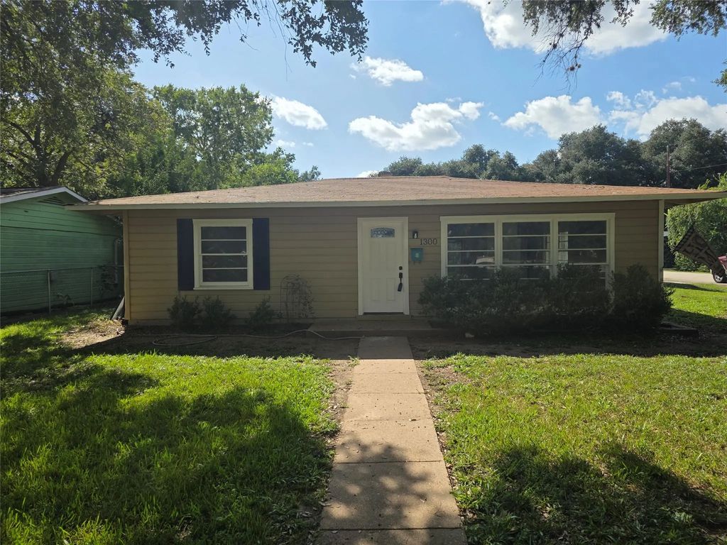 1300 West Street, Rosenberg