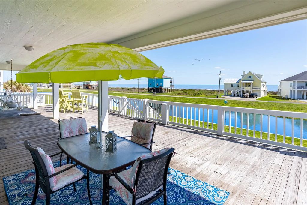 3174 Sea Castle Drive, Crystal Beach