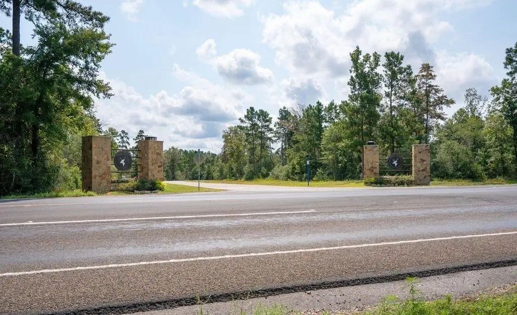 39 Coyote Run, New Waverly