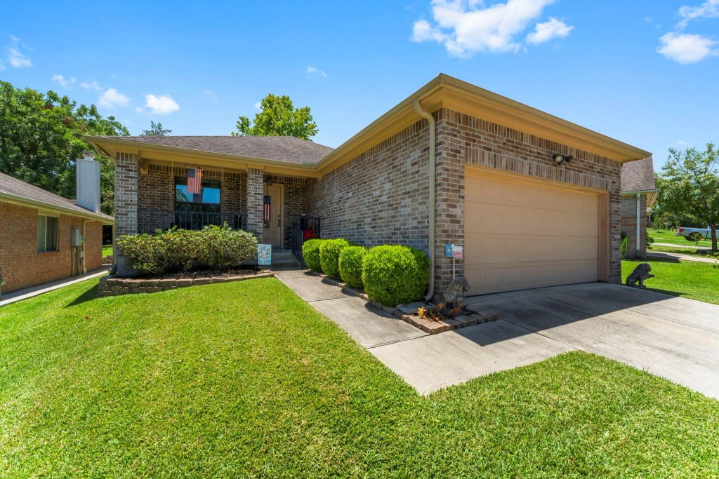 115 Harbour Town Circle, Conroe