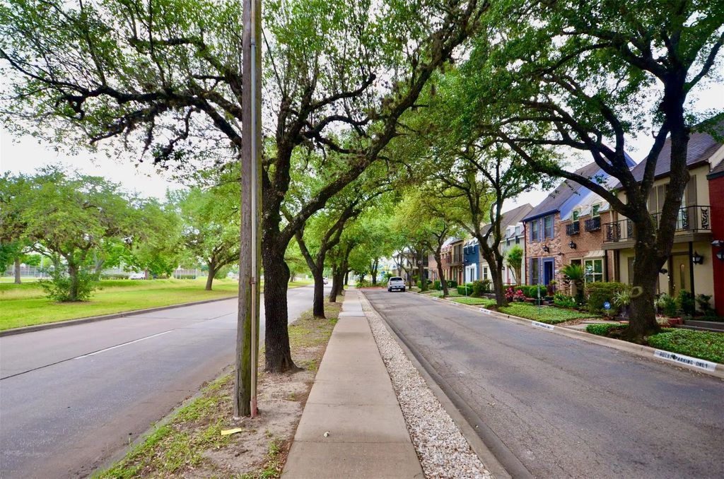 11550 Chimney Rock Road 335, Houston