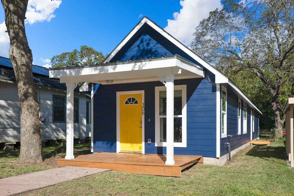 306 Foster Street, Tomball