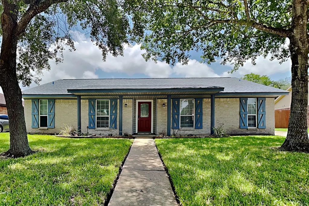 1920 Crooked Creek Lane, Pearland