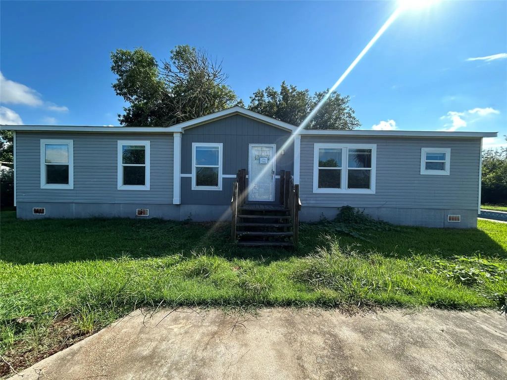 2304 Peach Street, High Island